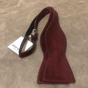Brand new with tags Birdy Grey “Cabernet” bow tie.